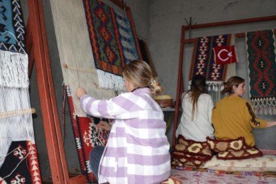 300 yıllık kilim geleneği ilmek ilmek yaşatılıyor