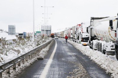 Tır ve kamyonların İstanbul'a girişine izin veriliyor