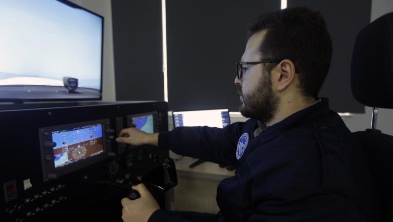 Türk mühendis 4 milyon liralık uçuş simülatörünü 120 bin liraya üretti