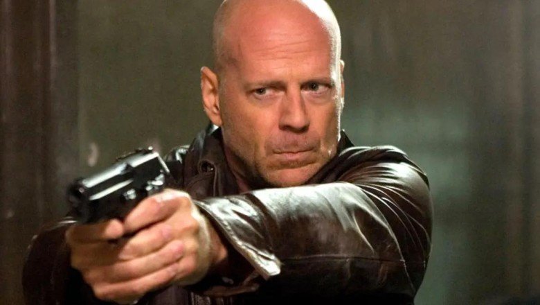 Bruce Willis'in hastalığıyla ilgili yeni iddia: "Sette silahı yanlış zamanda ateşledi"