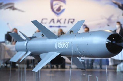 ROKETSAN 'Çakır'ı tanıttı: 150 kilometrenin üzerinde menzile sahip
