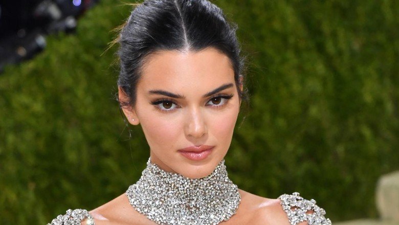Kendall Jenner, Instagram'da "ayak parmağıyla ilgili yorumları engelleyeceğini" söyledi