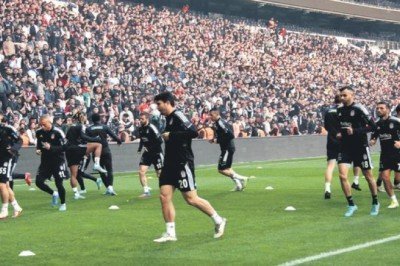 10 bin kişilik şov