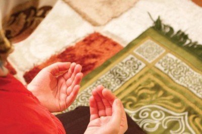 Akşam namazı nasıl kılınır? Akşam namazı kaç rekattır? Akşam namazı kılınışı Diyanet bilgileri!