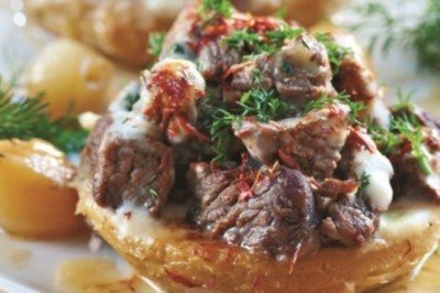 Enginar çanağında kuzu eti