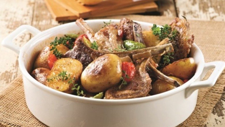 Fırında taze patatesli pirzola