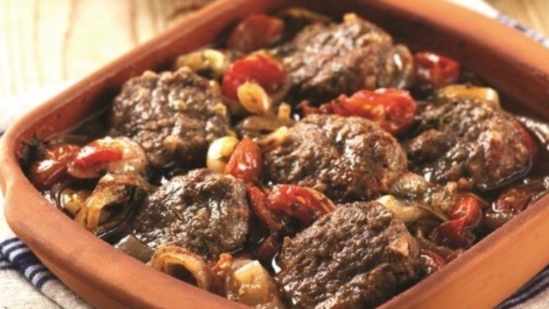 Köfteli soğanlı güveç