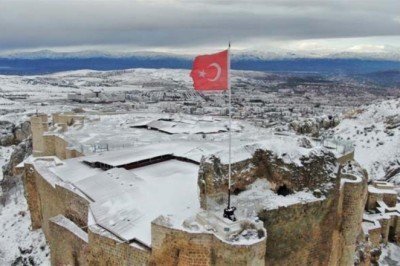 Medeniyetlerin beşiği Harput tekrar beyaza büründü, kartpostallık görüntüler oluştu