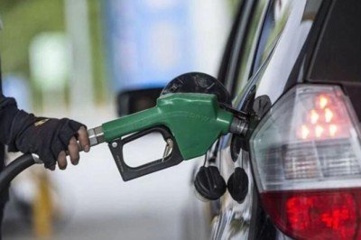 Motorinden sonra bir indirim de benzine!