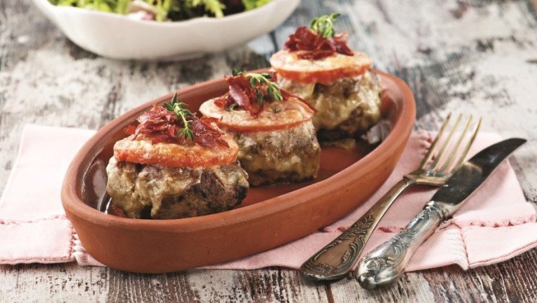 Peynirli ve domatesli köfte