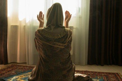 Teravih namazı nasıl kılınır, kaç rekat? Diyanet’e göre Teravih namazı kılınışı! Teravih namazı yatsı namazından önce mi kılınır?