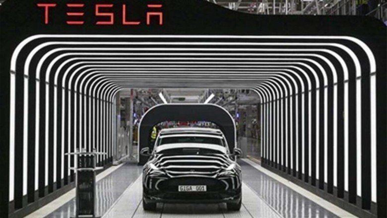 Tesla Almanya fabrikasında ilk araçlarını üretti