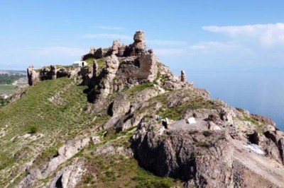 Van Gölü'nün eşsiz manzarasına sahip Urartu Kalesi restore ediliyor