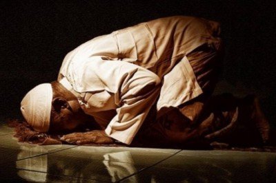 Yatsı namazı nasıl kılınır? Yatsı namazı kaç rekat? Yatsı namazı kılınışı Diyanet bilgileri!