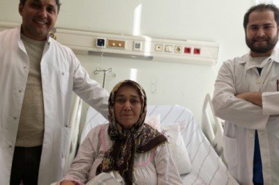 Antalya'da hastanın ince bağırsağı karnına yapıştı: Tespih tanesi gibi dizdik