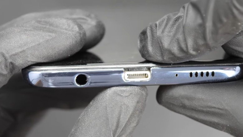 Dünyanın ilk Lightning girişli Android telefonunu ürettiğini söyledi! Bu işte bir terslik var