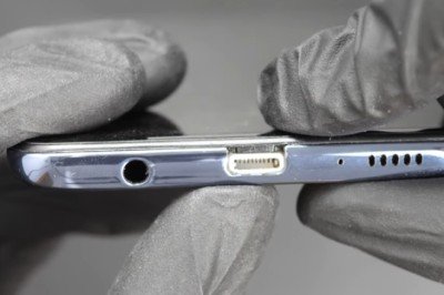 Dünyanın ilk Lightning girişli Android telefonunu ürettiğini söyledi! Bu işte bir terslik var