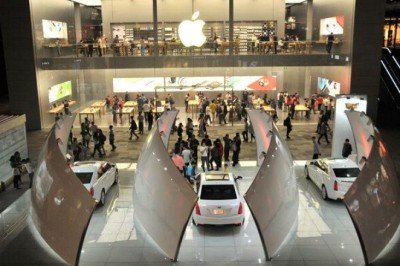 Macerası Steve Jobs'un garajında başladı, dünyanın en değerlisi oldu: iPhone'un sırtladığı Apple, 46 yaşında!