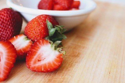 Portakaldan daha fazla C vitamini içerir: Çilek mevsimi geldi! Ağrıyı dindirir, kan şekerini düşürür...