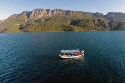 Talihsiz kaza! Denizdeki siyah poşet koluna mâl oldu