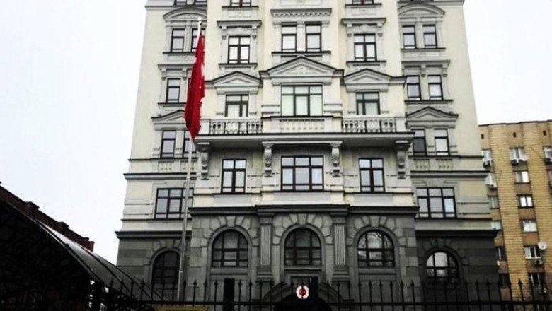 Türk Büyükelçiliği Kiev'e geri döndü