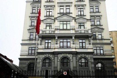 Türk Büyükelçiliği Kiev'e geri döndü