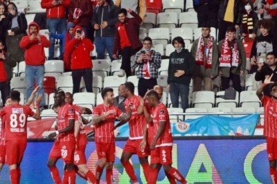 Antalya'da farklı gece: Antalyaspor: 4 - Hatayspor: 1