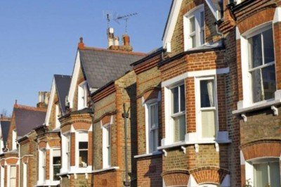 İngiltere'de 82 milyar sterlinlik satış askıya alındı