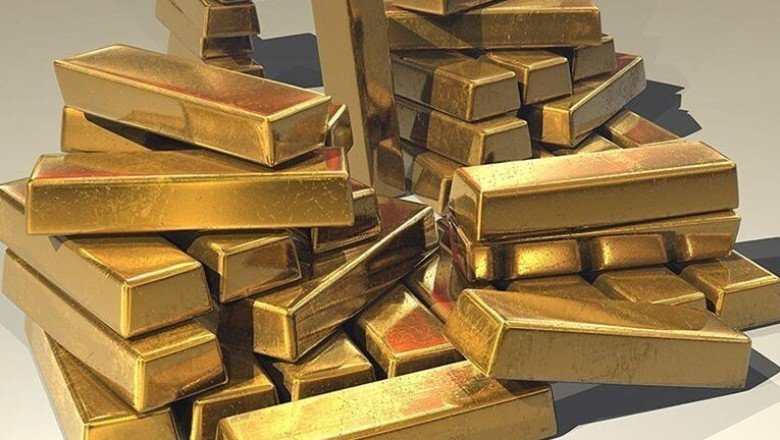 Martta en fazla reel getiri külçe altında oldu