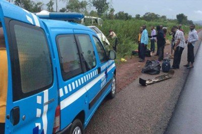 Yolcu otobüsleri çarpıştı : 13 ölü, 7 yaralı