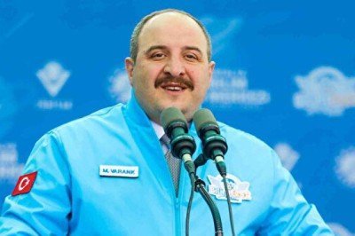 Bakan Varank Türkiye’nin en büyük bilim merkezinden gençlere seslendi: Asla pes etmeyeceğiz