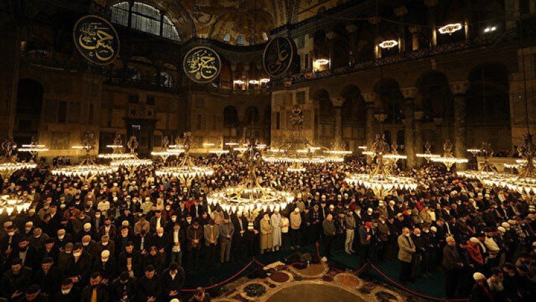 Bu neyin öfkesi: Ayasofya'da kılınan namaza 'ter ve ayak kokusu' iması yapıldı