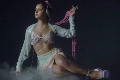 Bade, Fragile ile müzik dünyasına adım attı