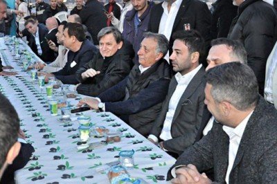 Başkanlarla taraftar iftar yaptı!