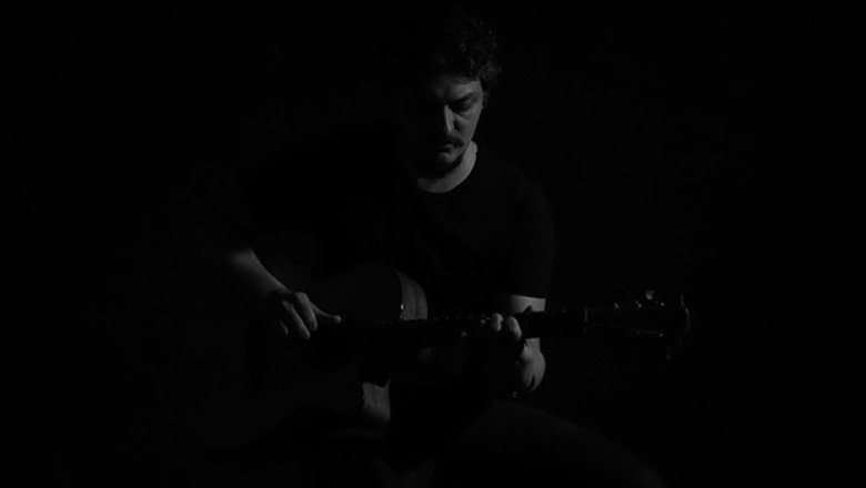 Emre Çakmakoğlu’ndan alternatif kulvarda rock esintili yeni şarkı: Yüzleş