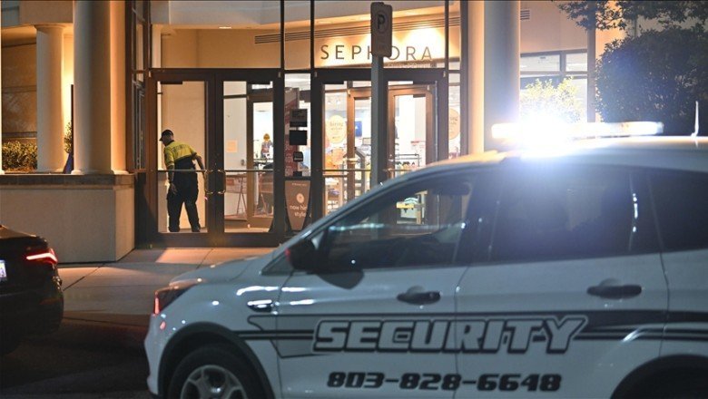 Güney Carolina'da alışveriş merkezinde düzenlenen silahlı saldırıda 12 kişi yaralandı