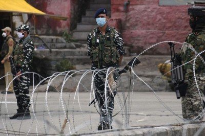 Hindistan'da Hindu gruplarla Müslümanlar arasındaki çatışmalarda 10 kişi yaralandı