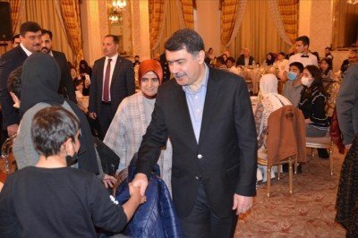 Valilik ve kaymakamlıklar ülke genelinde yetimler için iftar verdi
