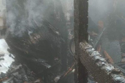 Yangında bir ev kullanılamaz hale geldi