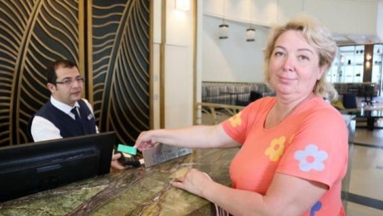 Antalya'da Rus turistler Mir Kart kullanıyor