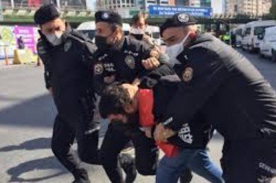 1 Mayıs’ta Taksim’e yürümek isteyen 130 kişi gözaltına alındı