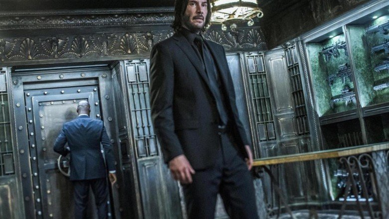 John Wick sunumu sırasında sahneye çıkan Keanu Reeves tezahüratlarla karşılandı: "Adamsın!"