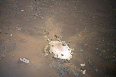 NASA'nın helikopteri Ingenuity, Perseverance'ın bıraktığı enkazı yakaladı