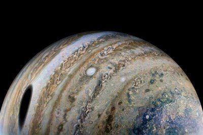 NASA'nın Juno'su, Jüpiter'in üzerindeki büyük gölgeyi yakaladı