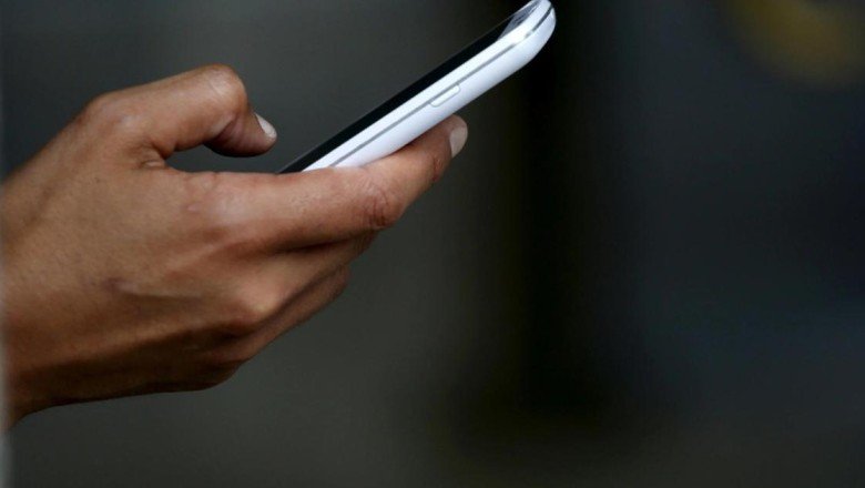 Pakistan'daki bir üniversite öğrencilere telefon yasağı getirdi