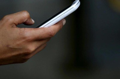 Pakistan'daki bir üniversite öğrencilere telefon yasağı getirdi