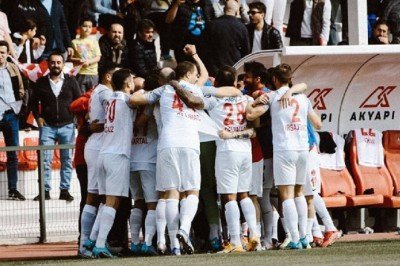 Süper Lig'e yükselen iki takım belli oldu: Ankaragücü & Ümraniyespor