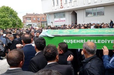 Suşehri Belediye Başkanı Yüksel'in annesi son yolcuğuna uğurlandı