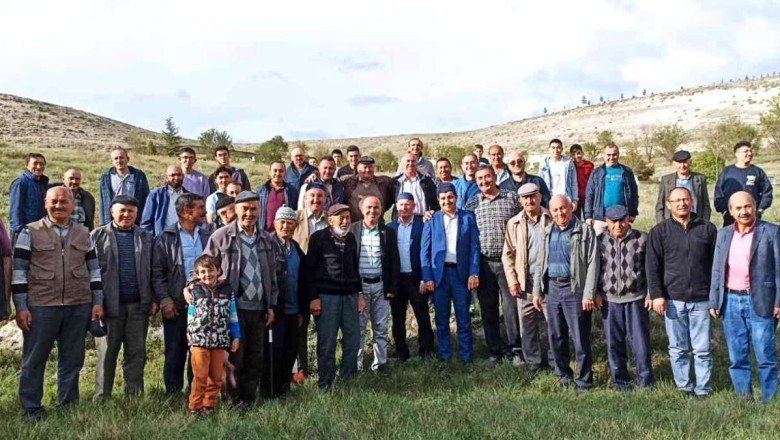 Vefat eden yakınları için bir araya gelip dua ettiler