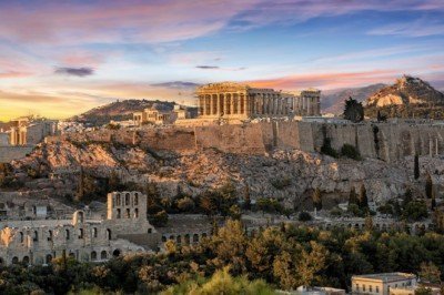 Yunanistan turizm sezonunda koranavirüs önlemlerini kaldırıyor